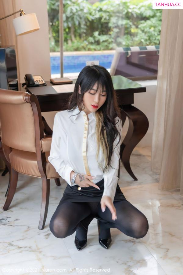 美七Mia  [XiuRen]高清写真图 2021.11.15 No.4213 美七 Mia第14张图片